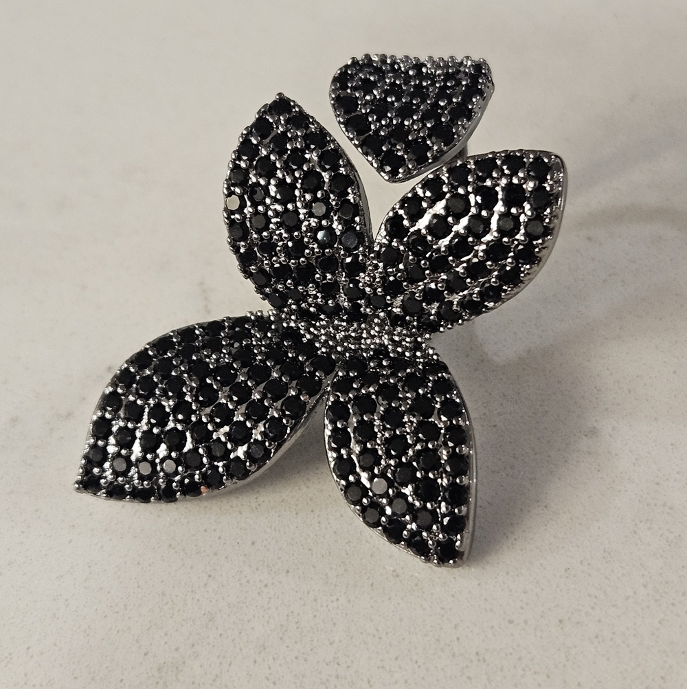 NEW Black Crystalled Floral Ring - Picture 7 of 11